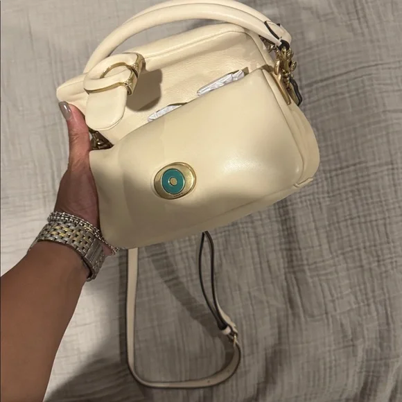 Coach Pillow Tabby 18 (cream) New without tags - Picture 3 of 5